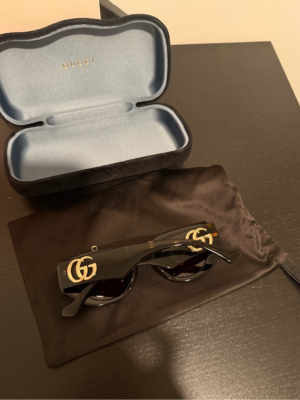 Gucci Women’s Tortoiseshell Cat-Eye Sunglasses with Gold GG Logo - Picture 2 of 4